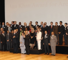 Hazar Imam with participants at the 2007 Award for Architecture held in Kuala Lumpur in September 2007